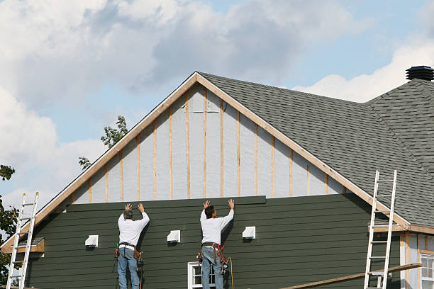 Professional Vinyl Siding technician working in Claridge, PA